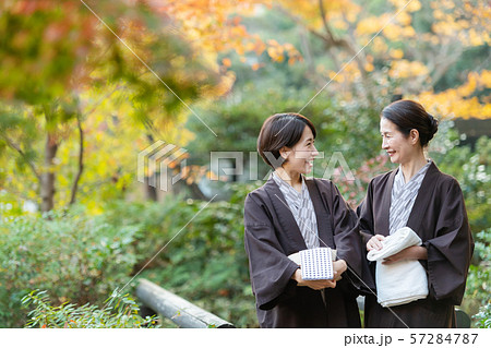 温泉 旅行 親子 母娘 家族旅行 イメージ 57284787