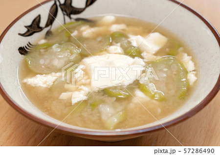 ヘチマとゆし豆腐の味噌汁 ヘチマとゆし豆腐の味噌汁 57286490