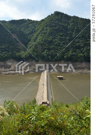 水位低下で現れた石淵ダム 水位低下で現れた石淵ダム 57291067