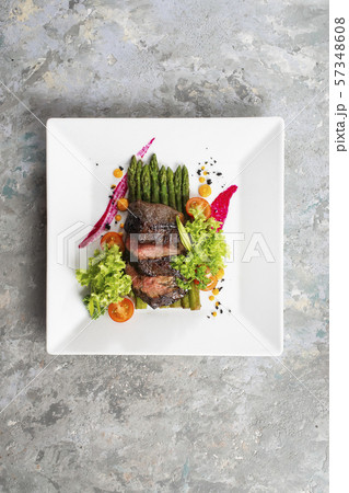 Roast beef on asparagus 57348608
