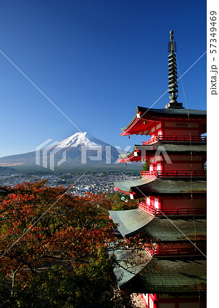 富士吉田浅間公園からの晩秋富士 57349469