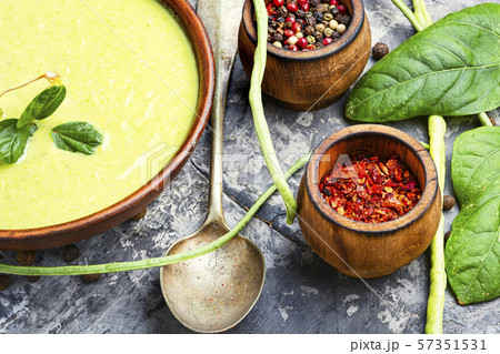 Green asparagus bean soup 57351531