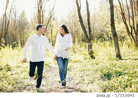 pregnant wife 57353045