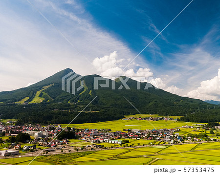 猪苗代町からの磐梯山空撮秋 57353475