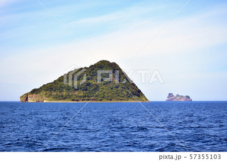 若狭湾　冠島と沓島（舞鶴市） 57355103