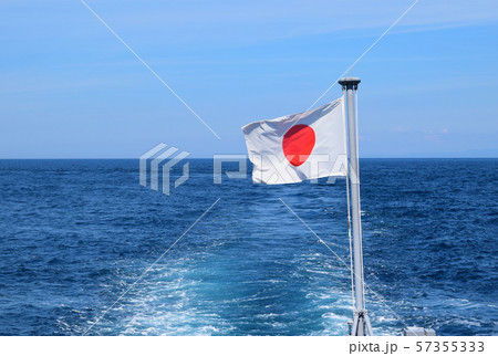 海上自衛隊艦船の航跡と日本国旗 海上自衛隊艦船の航跡と日本国旗 57355333
