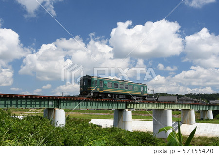 鉄橋を走る信楽高原鉄道 57355420