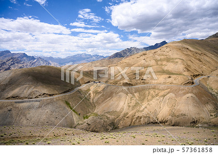 Beautiful mountain view of Srinagar - Leh road  57361858