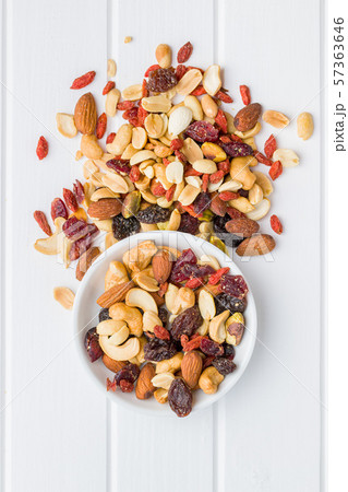 Mix of various nuts and raisins Mix of various nuts and raisins 57363646