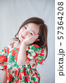 女の子 上半身 子供 57364208