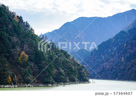 高瀬ダム、槍見台より遠く槍ヶ岳を望む 高瀬ダム、槍見台より遠く槍ヶ岳を望む 57364607
