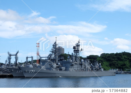 横須賀基地に停泊する護衛艦はたかぜ 57364882