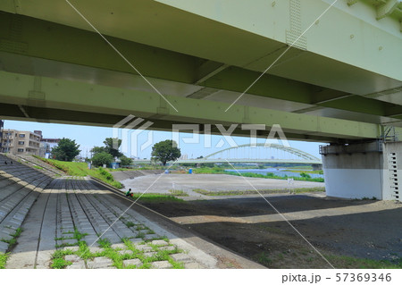 川崎市多摩区登戸の稲田多摩川公園の登戸河川敷から多摩水道橋方面 北西側 を見るの写真素材 川崎市多摩区登戸の稲田多摩川公園の登戸河川敷から多摩水道橋方面 北西側 を見るの写真素材