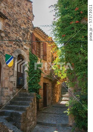 Stone houses in an alley at the hamlet of Les Arcs-sur-Argens 57373011