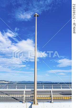 【神奈川県】江ノ島 青空と街灯 【神奈川県】江ノ島 青空と街灯 57383952