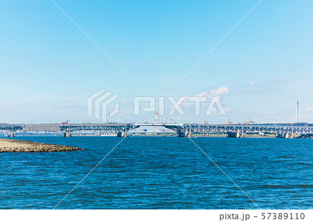 (東京都-都市風景)若洲海浜公園から望む荒川湾岸橋側の風景1 (東京都-都市風景)若洲海浜公園から望む荒川湾岸橋側の風景1 57389110