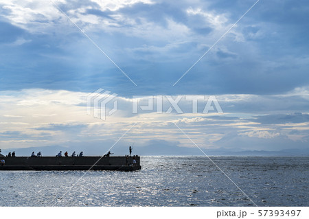 【神奈川県】江ノ島から見た海 57393497