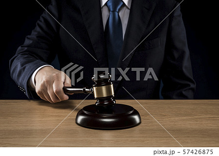 ビジネスマン ハンマー 57426875