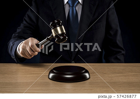 ビジネスマン ハンマー 57426877