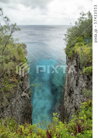 ニューカレドニア  ロイヤルティ諸島　マレ島の勇士の跳躍 57433553