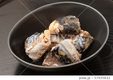 缶詰の鯖の水煮 缶詰の鯖の水煮 57435632