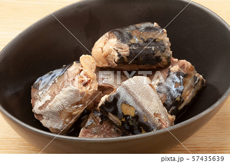 缶詰の鯖の水煮 缶詰の鯖の水煮 57435639