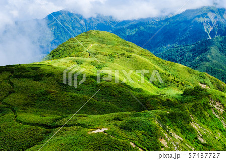 雨飾山登山 （雨飾山山頂から笹平の眺め） 57437727