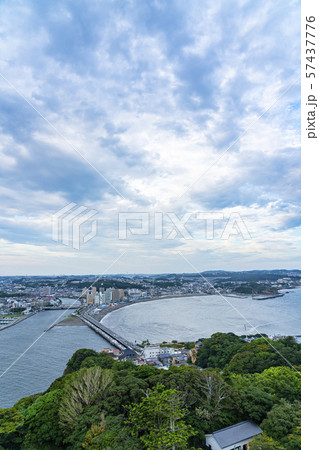 【神奈川県】江ノ島の街並み 【神奈川県】江ノ島の街並み 57437776