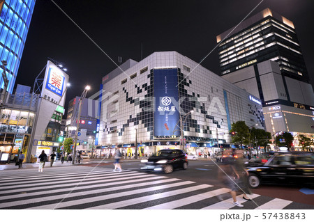 日本の東京都市景観 上野広小路の交差点などを望む(夜景) 日本の東京都市景観 上野広小路の交差点などを望む(夜景) 57438843