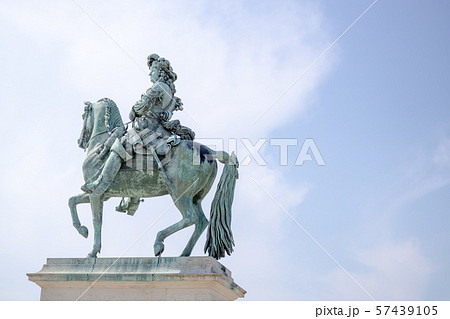 フランス-ベルサイユ宮殿のルイ14世 57439105