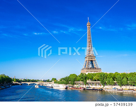 世界遺産　パリのセーヌ河岸　エッフェル塔 57439139