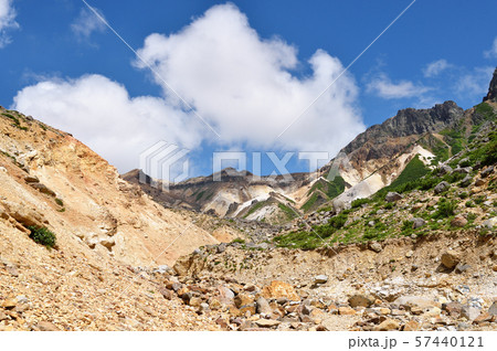 上富良野岳への登山道 安政火口 の写真素材