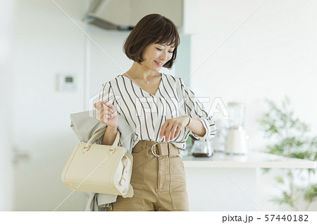 ビジネスウーマン 57440182