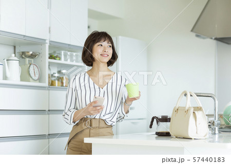 ビジネスウーマン 57440183