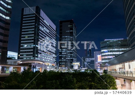 東京 品川駅 港南口 夜景 57440639