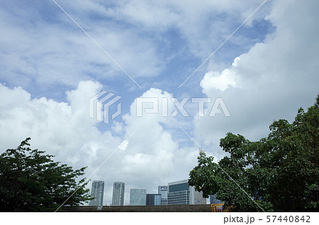 真夏の都市風景 真夏の都市風景 57440842