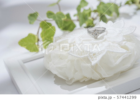 婚約指輪 57441299
