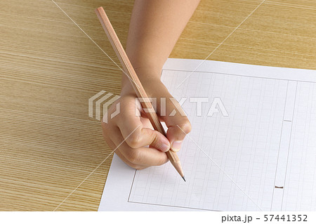 作文を書く 57441352