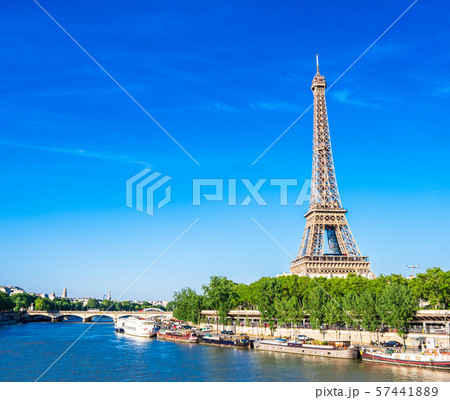 世界遺産　パリのセーヌ河岸　エッフェル塔 57441889