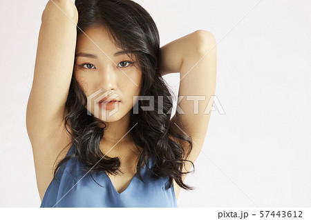 女性 ビューティー ドライ質感の写真素材