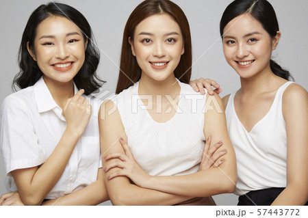 女性　ビジネスカジュアル 57443772