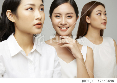 女性　ビジネスカジュアル 57443890