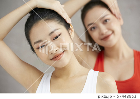 女性 スポーツウェア 女性 スポーツウェア 57443953