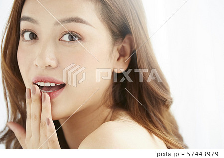 女性　ビューティー 57443979