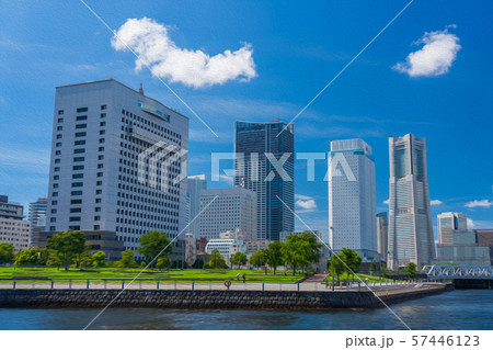 横浜　みなとみらい風景　水彩画風 57446123