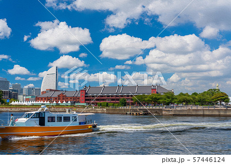 横浜 夏 みなとみらい風景 水彩画風のイラスト素材 [57446124] - PIXTA