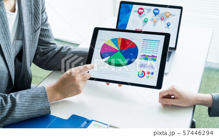 ビジネスシーン ビジネスシーン 57446294