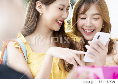 女性 ショッピング 女性 ショッピング 57446939