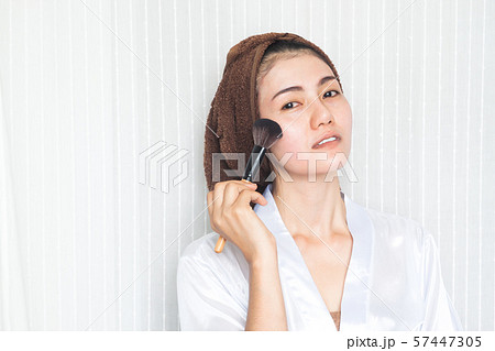 Beautiful asian woman holding make-up brush. Beauty and Healthy concept 57447305