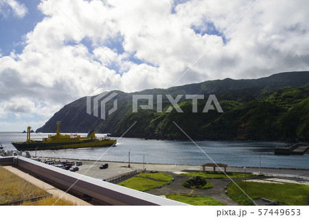 波静かな八丈島の底土港 57449653